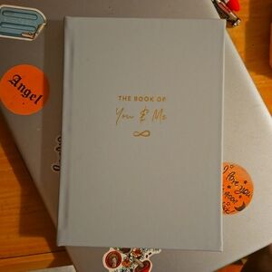 The book of you & me Couples guided journal